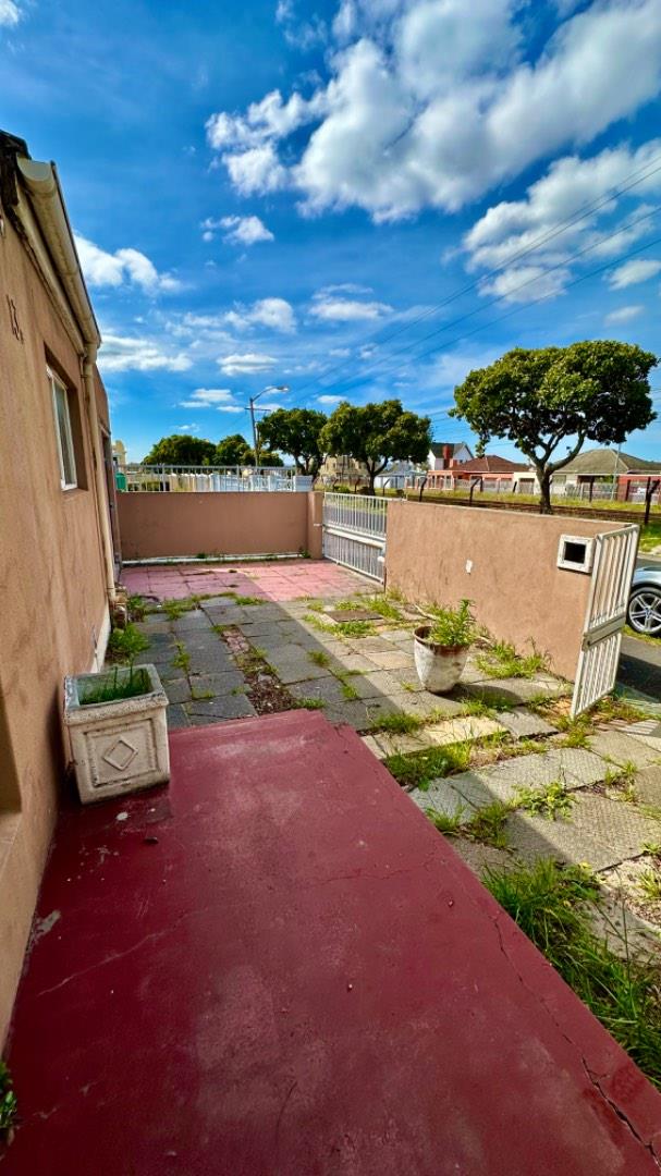 4 Bedroom Property for Sale in Sybrand Park Western Cape
